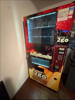 Seaga N2G4000 Combo Vending Machine - Excellent Condition