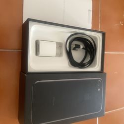 iPhone 7 Box And Accessories 