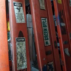 Green Bull  Ladder.  12 Foot Fiberglass. Type I (300 lb)