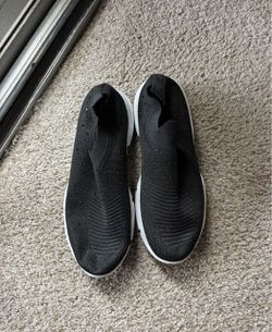 Brand new women’s shoes, never worn. $35
