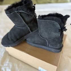 UGGs Womens Black Mini Bailey Bow