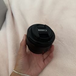 Cannon EF 50 mm lens F/1.8