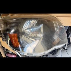 Toyota Tacoma 2009 Headlight ‼️ Right Side 