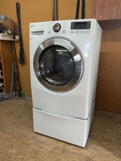 LG super capacity dryer with pedestal / drawer