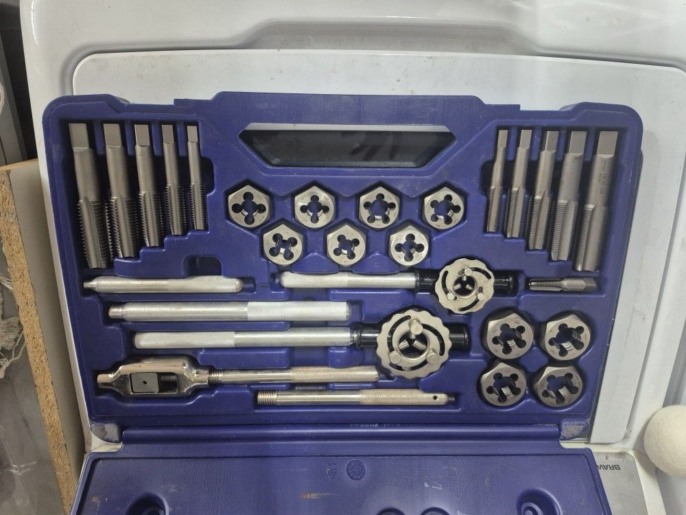 IRWIN TAP AND DIE SET 9/16" - 1"