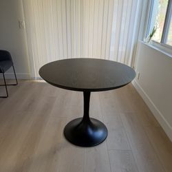 Round Pedestal tulip dining table