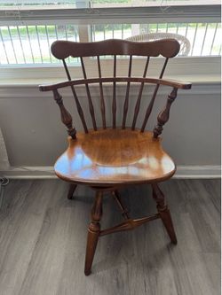 Ethan Allen Swivel Windsor Arm Chair – Solid Wood