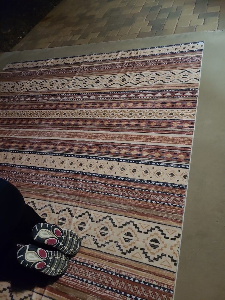9x12 RUG For Sale. 25w