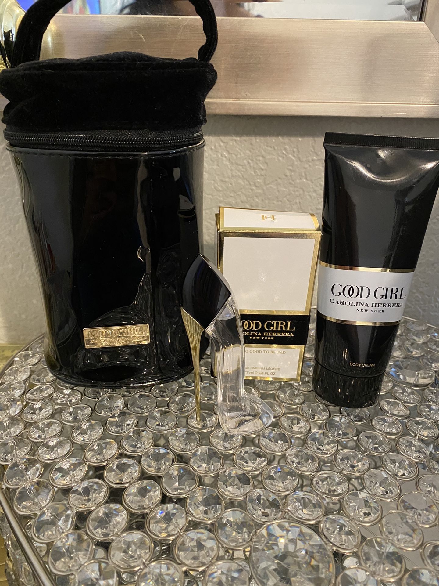 Carolina Herrera Good Girl Legere Perfume Gift Set