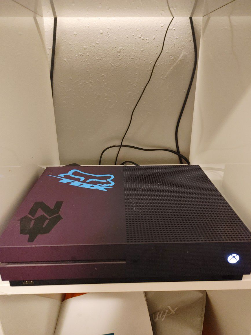 Xbox One S Purple Edition (Fortnite Edition) 