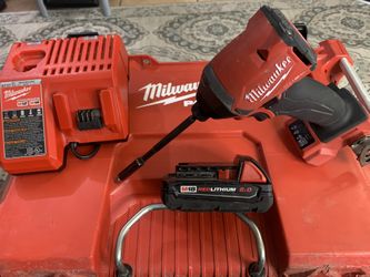 Milwaukee  1/4 Hex Impact  Surge Fuel   Kit 