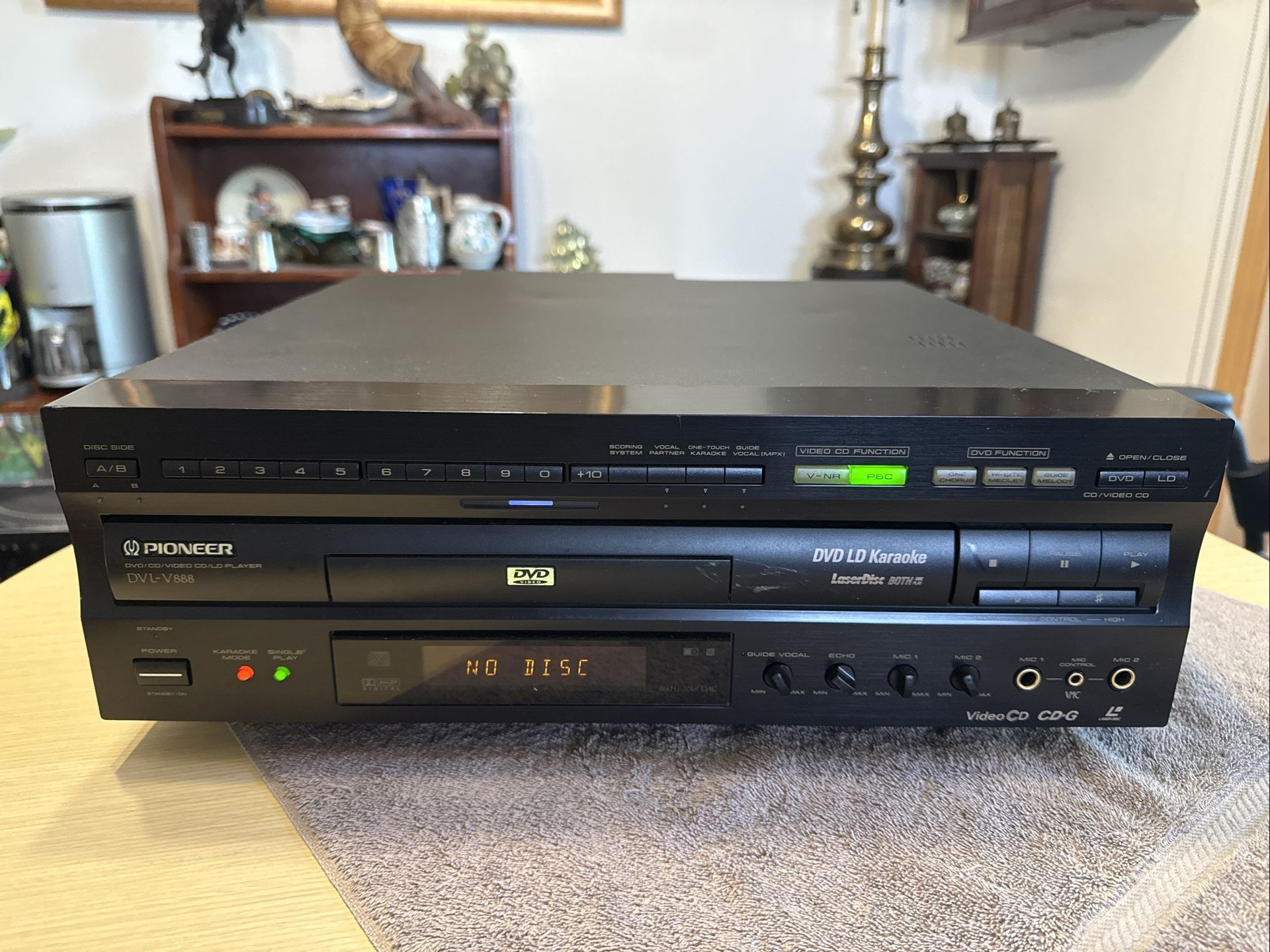 PIONEER LASER DISC DVL-V888 DVD VIDEO CD LD PLAYER KARAOKE - NO REMOTE. 