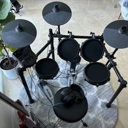 Alesis Nitro Max Kit Electric Drum Set with Quiet Mesh Pads