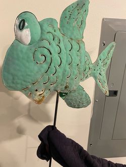 Vintage metal fish garden stake decorations  and one frog