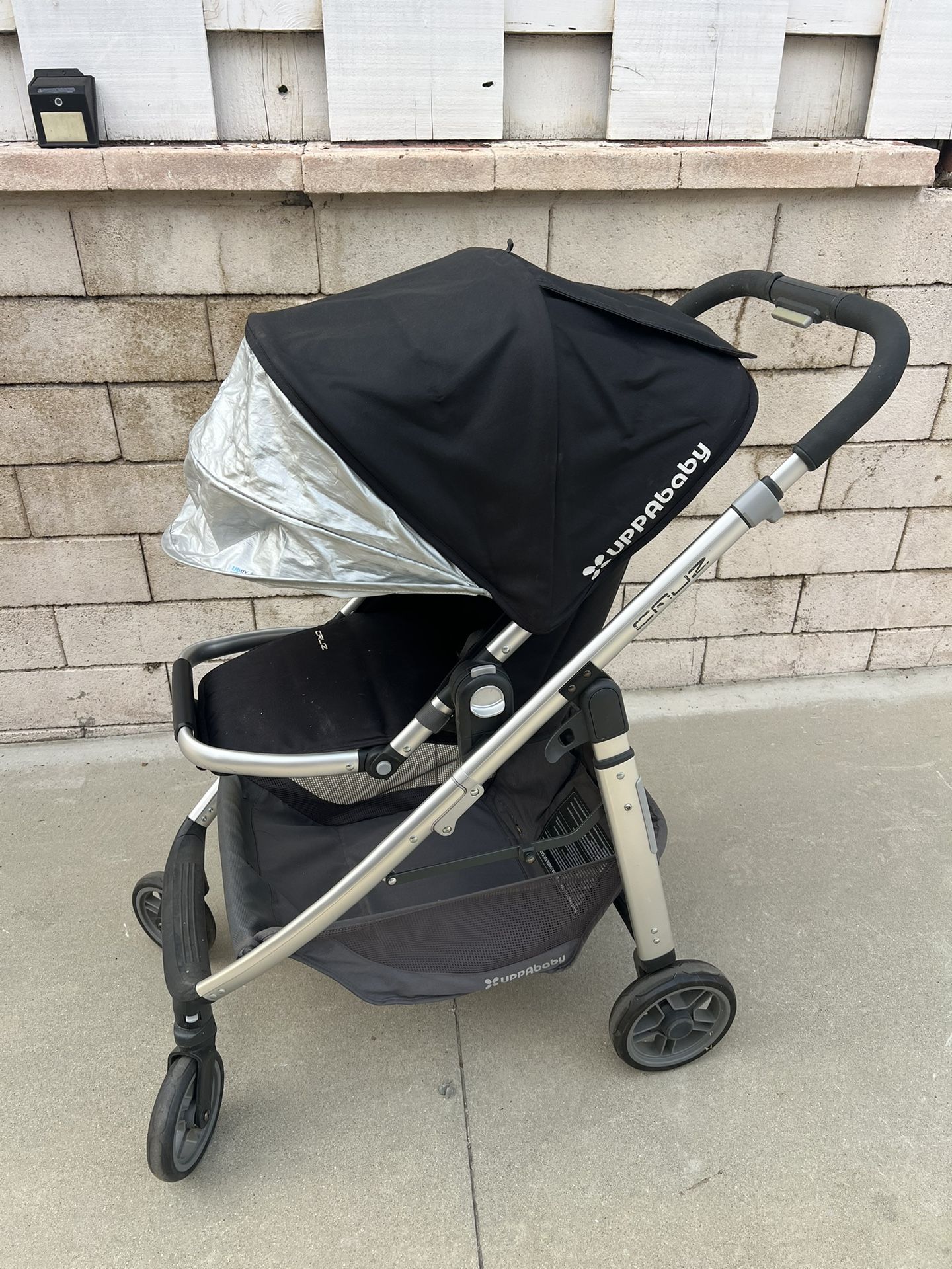 Uppababy Cruz Black Baby Stroller