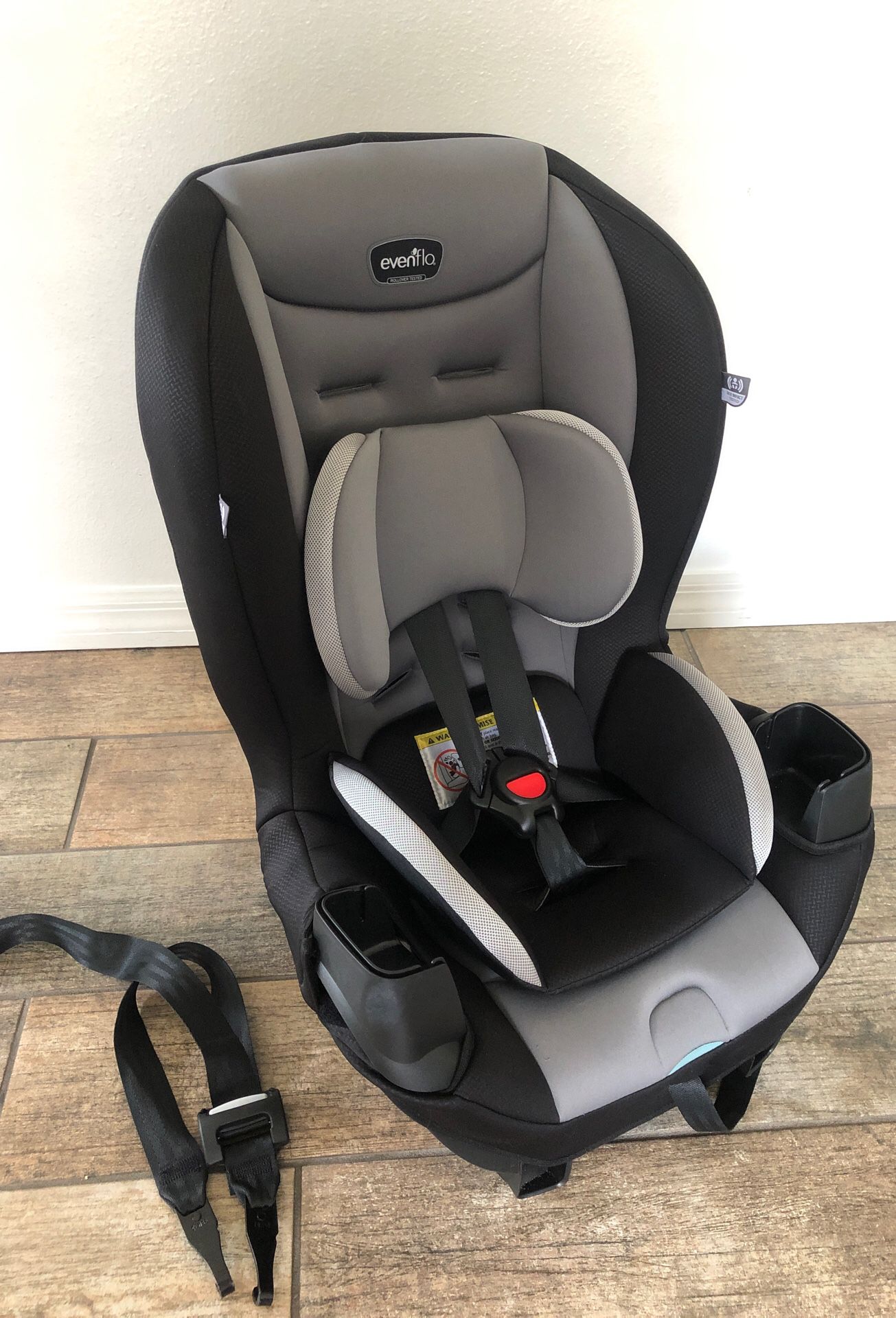 Evenflo Car Seat w/ double cup holder