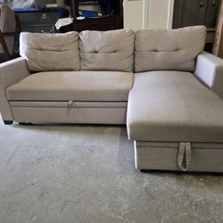 Gray Reversible Sectional Couch with Pull Out Ottoman
