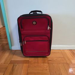 Clearance... Travel Carryon Luggage. Expandable. Lot Of Front Zipper To Organize.