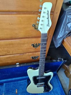 Electric guitar Danelectro