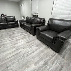 Living Room Set! Leather Couches ! Sofa Loveseat and Chair ! Top Grain Leather Sofas ! Leather Couches ! Free Delivery