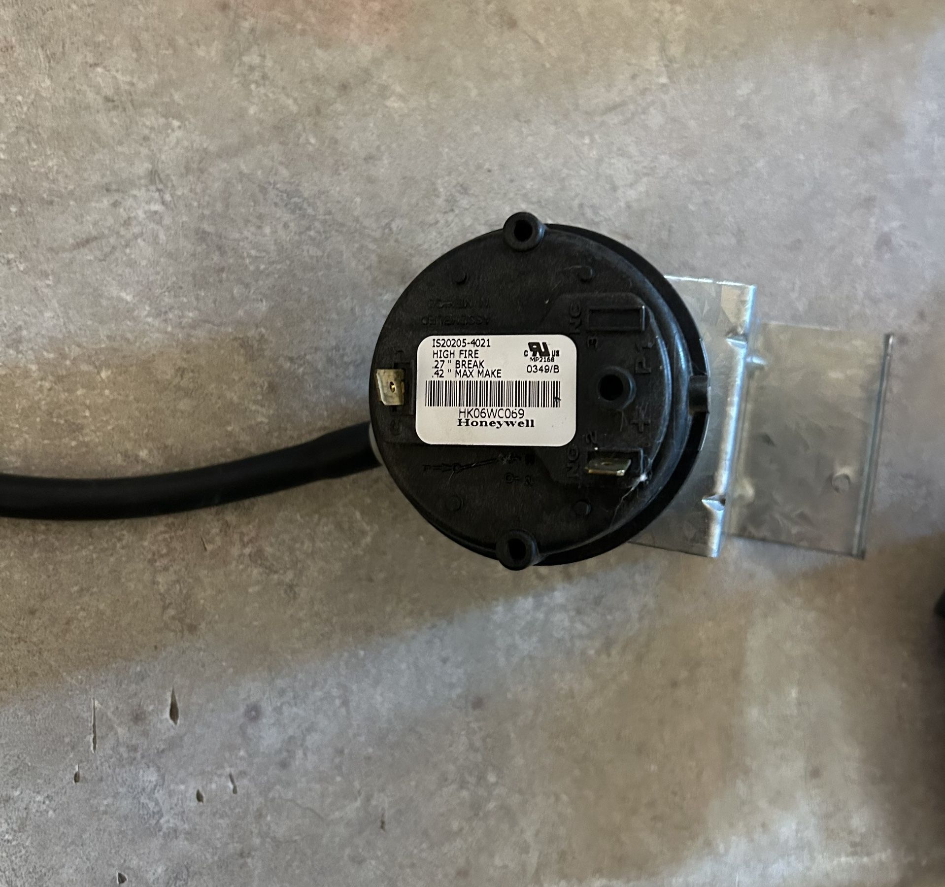 Carrier Bryant Honeywell HK06WC069 Furnace Air Pressure Switch IS20(contact info removed) HIGH