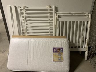White Baby Crib - Mattress Included