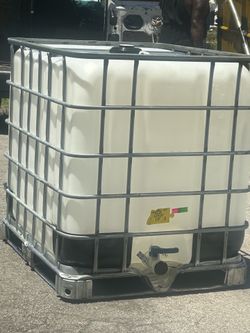 Totes vacíos/Empty  275 gallons