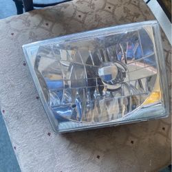 Head Light Passenger Side Toyota Tacoma 02-04