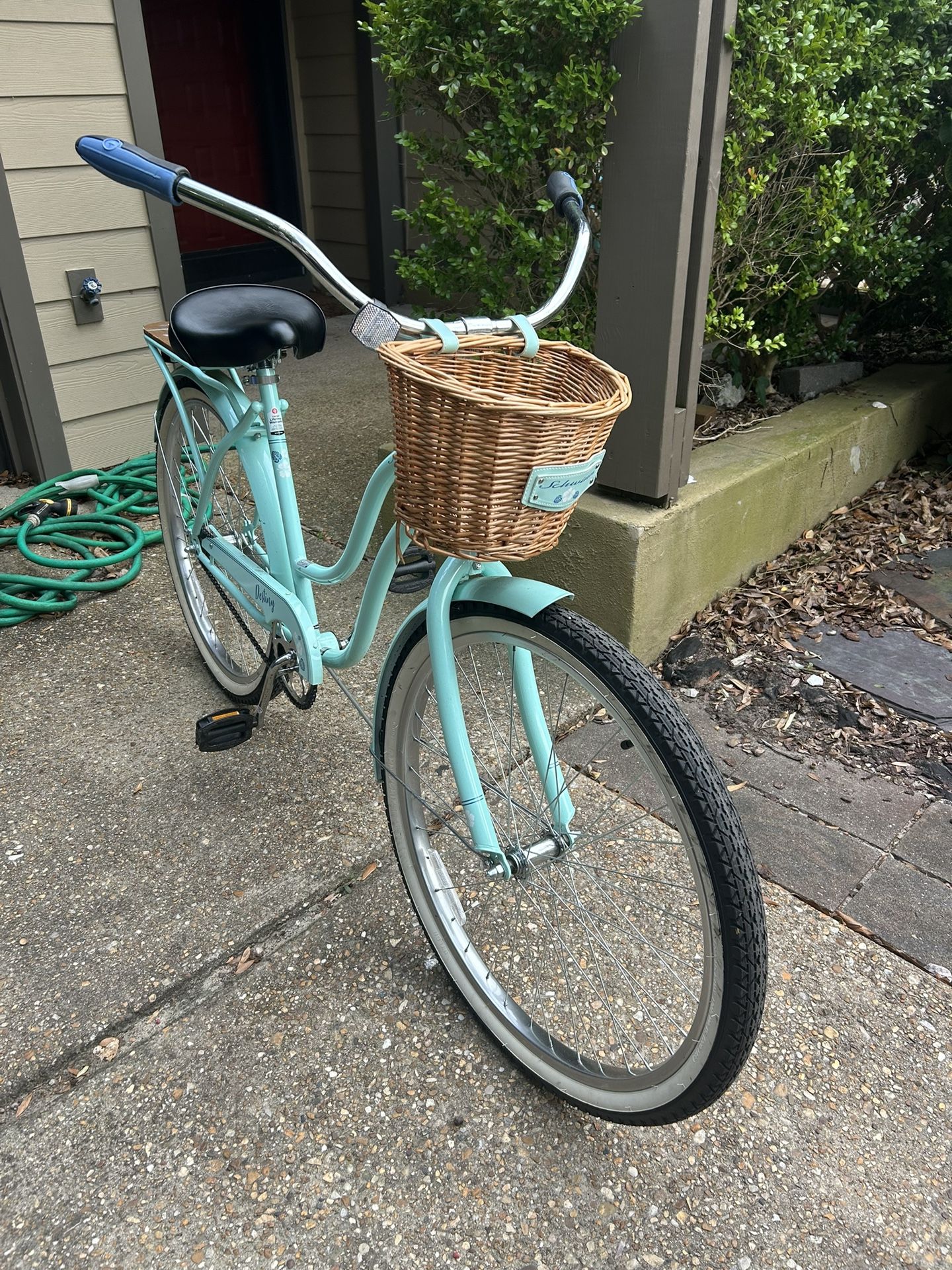 Schwinn Beach Cruiser w Basket