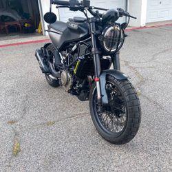 2022 Husqvarna 401 Svartpilen