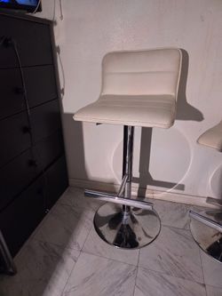 2 Bar  Stools Height  Adjustable.......make Offer