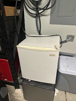 Magic Chef Mini Fridge