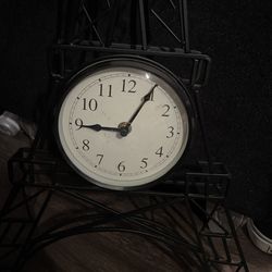 Eiffle Tower Clock Decor