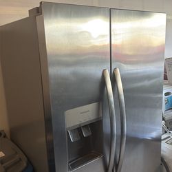 FRIGIDAIRE fridge