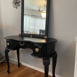 Vanity And Mirror/Entry Table 