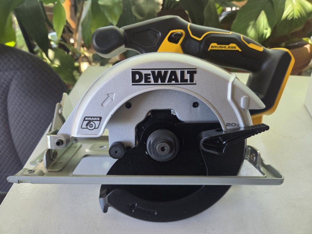 Dewalt 6 1/2 Circular saw