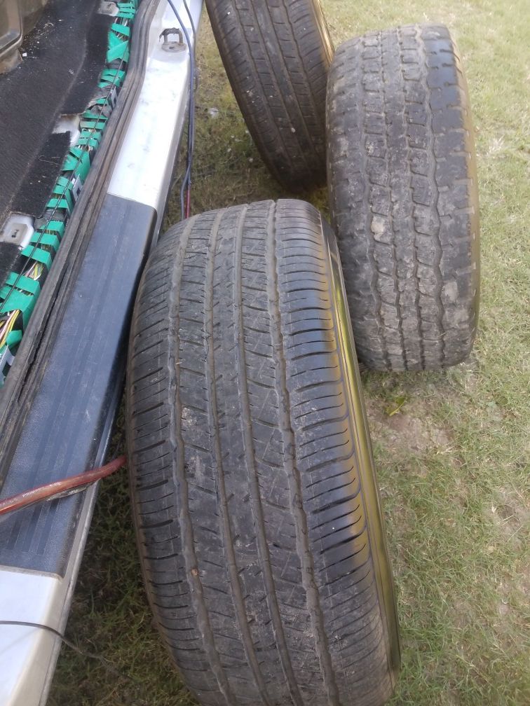 AKI TENGO ESTAS YANTAS Y RINES MEDIDA 16 SON PARA UNA CHEV Y TAHO DE 6 ABUJEROS