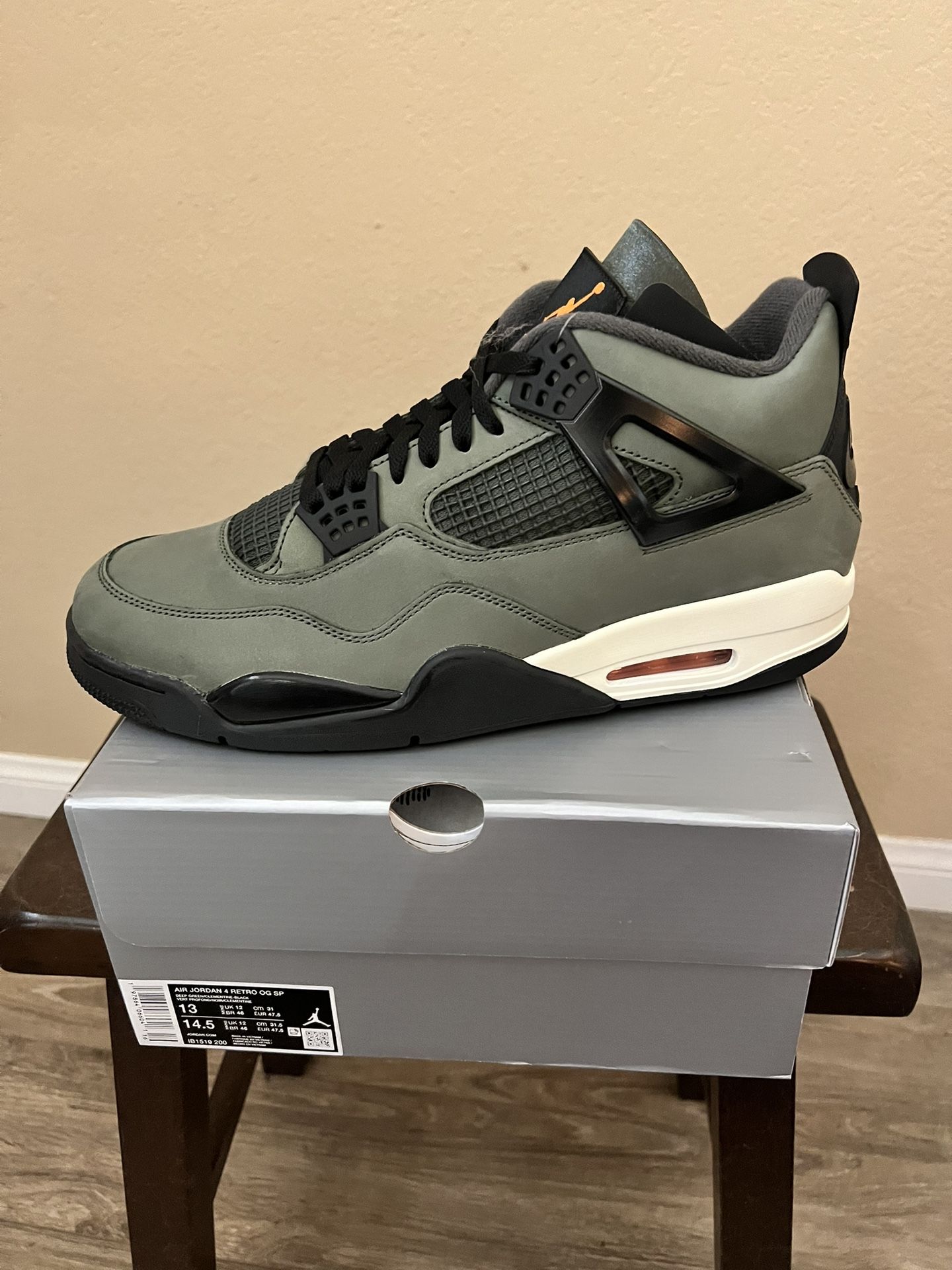 Brand New DS - Nike Jordan 4 Undefeated Retro - Size 13