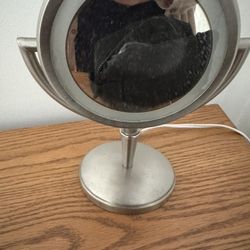 Vanity mirror 