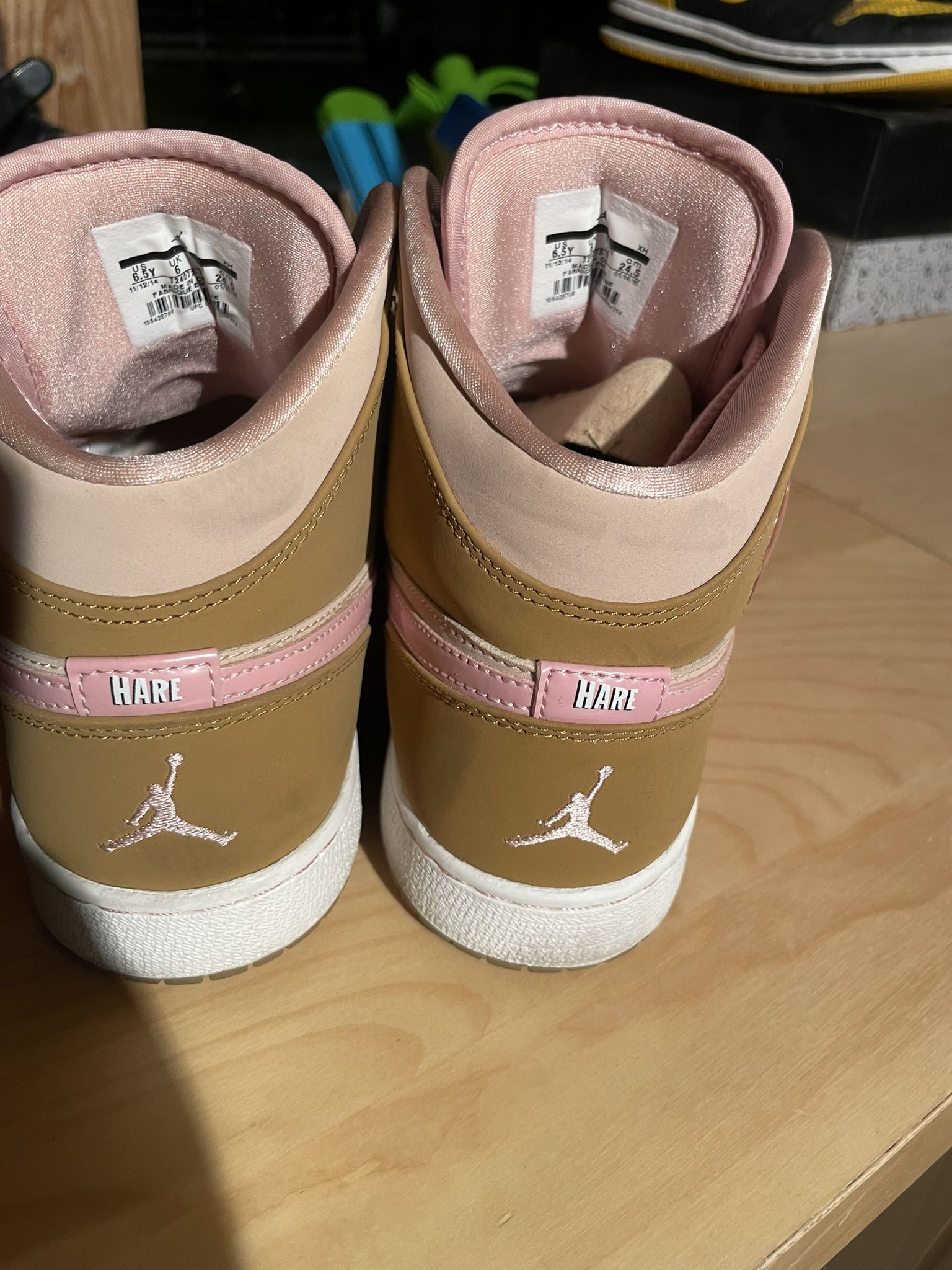 Jordan. Y Nike 