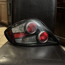 2007-2008 Hyundai Tiburon LH Driver Tail Light Quarter Panel Mounted OEM