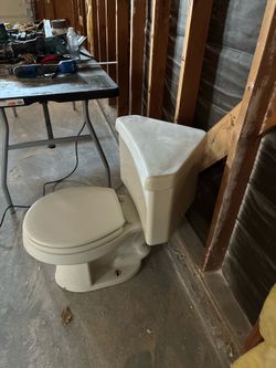 Toilet with corner tank