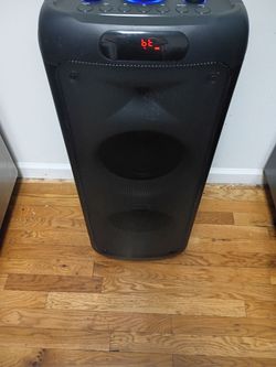 Brand new Bluetooth speaker rechargeable 1000 Watts causeway microphone remote and charger 260.00  or best offer