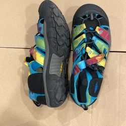 Kids Size 5 Keens Shoes 