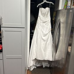David’s Bridal Mermaid Style Wedding Dress With All The Fixings