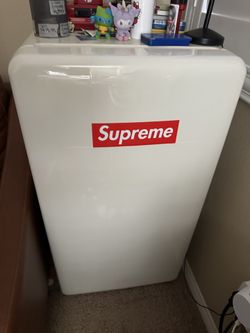 Mini Fridge 4.4 Cu Ft - Works Well