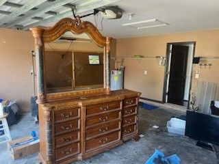 Dresser With Mirror