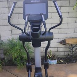 Life Fitness Eliptical Exercise Machine 