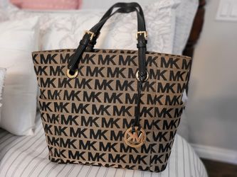 Lightly Used Michael Kors Purse