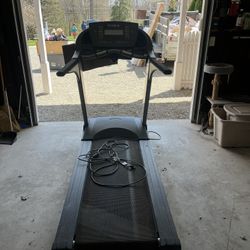 True treadmill- Excellent Condition 